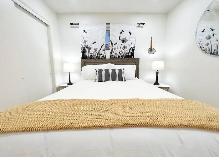 Urban Explorer: 2br Asu & Mill Apartment *