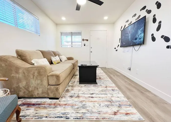 Urban Explorer: 2br Asu & Mill Tempe