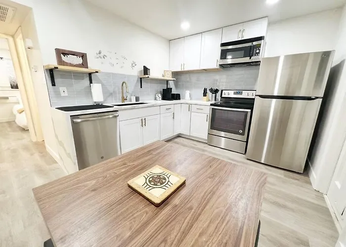Urban Explorer: 2br Asu & Mill Apartment *