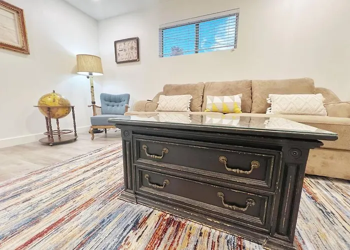 Urban Explorer: 2br Asu & Mill